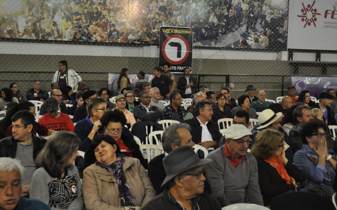 Militância reunida no seminário Democracia e Participação Popular